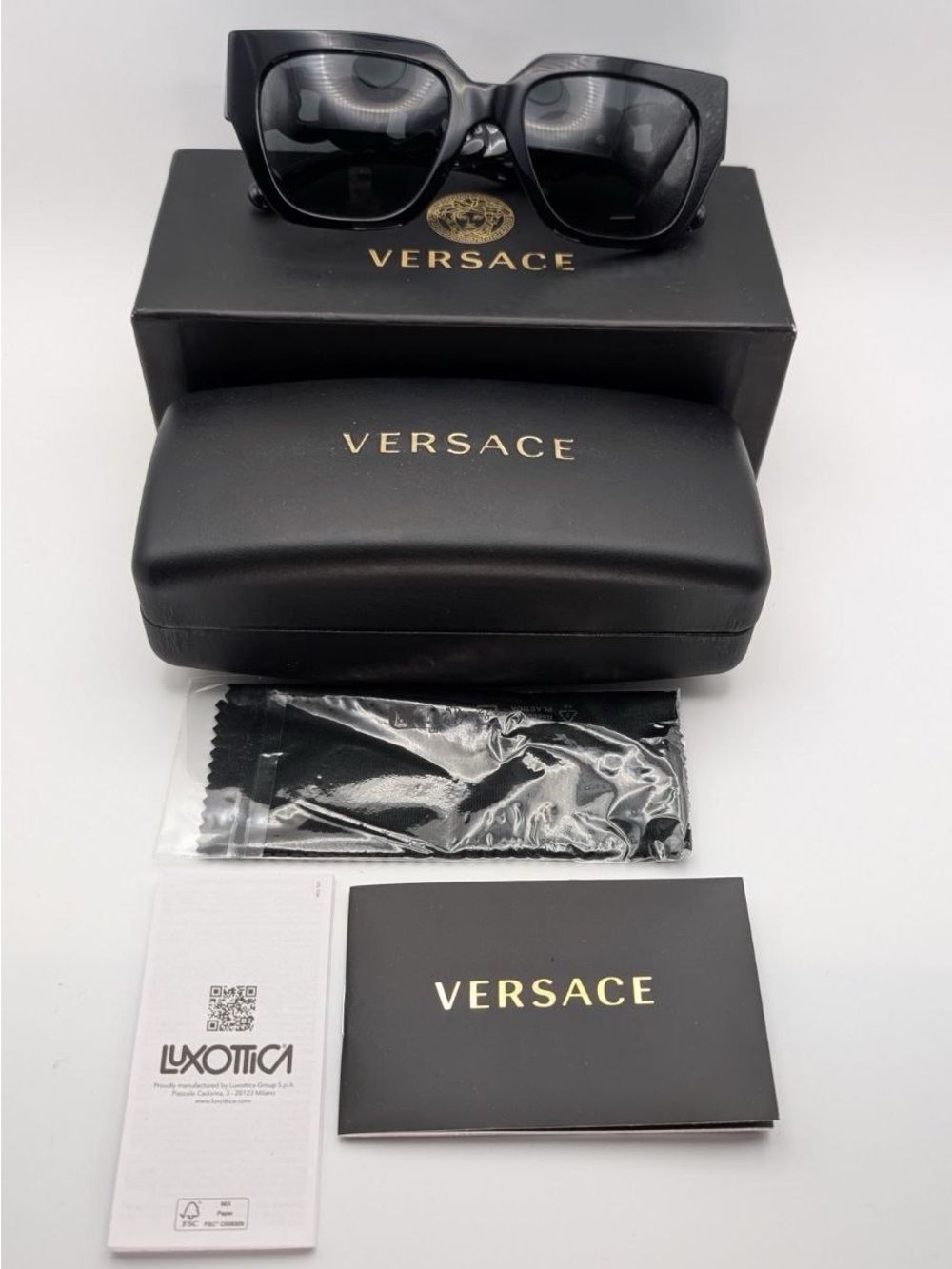NWT Versace Black Square Frame Medusa Motif Sunglasses New in Box Authentic - Picture 4 of 15